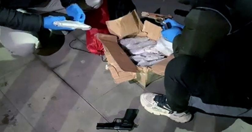 Bagajdan suç örgütlerine satılacak 53 ruhsatsız tabanca çıktı