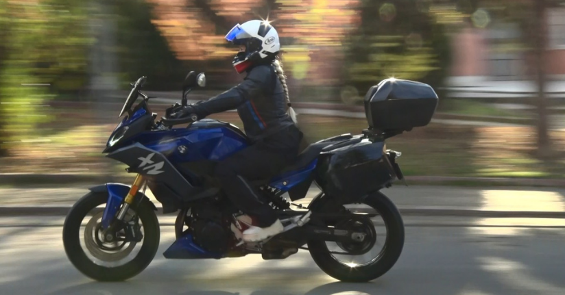 Kadın sürücü İspanya’dan Türkiye’ye motosikletle 4,5 günde geldi: Sınırda gözyaşlarını tutamadı