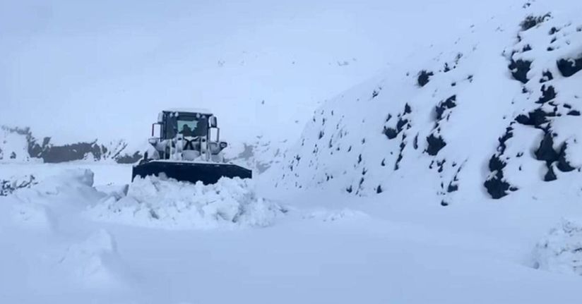 Şırnak’ta kar yolları kapattı, beyaz esaret başladı