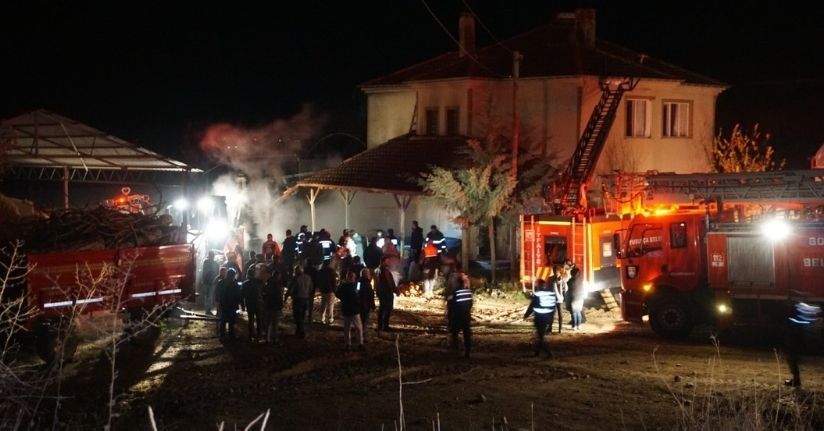 Kalorifer kazanı patladı, yangın çıkan ev kullanılamaz hale geldi