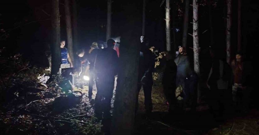 Uluslararası Dağ Günü’nde 25 kişilik grup ile 12 kilometrelik gece yürüyüşü