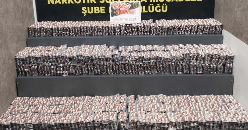 İzmir'de 55 bin 552 adet sentetik ecza hap ele geçirildi