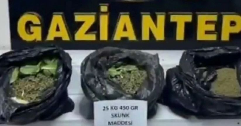 Gaziantep’te 22 kilo skunk ile çok sayıda silah ele geçirildi: 7 gözaltı
