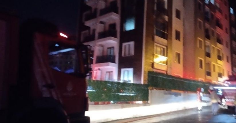 Pendik’te bir binanın 3’üncü katı alevlere teslim oldu