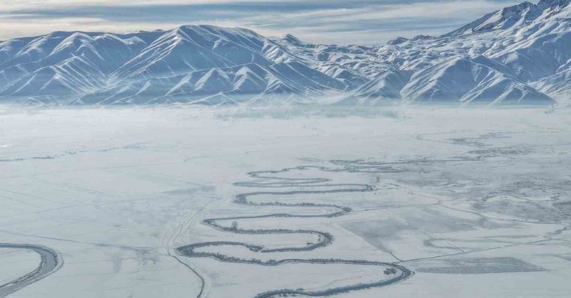 Yüksekova’nın kar altındaki menderesleri hayran bırakıyor