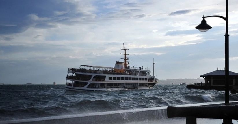 İstanbul’da vapur seferlerine fırtına engeli