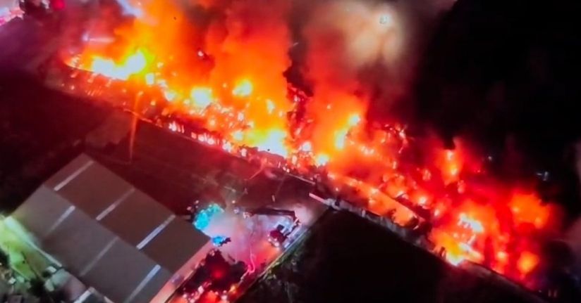 Esenyurt’taki fabrika yangını 4 saattir devam ediyor: Patlamalar peş peşe geldi