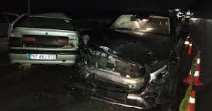 Sinop'ta 2 otomobil çarpıştı: 3 ölü, 3 yaralı