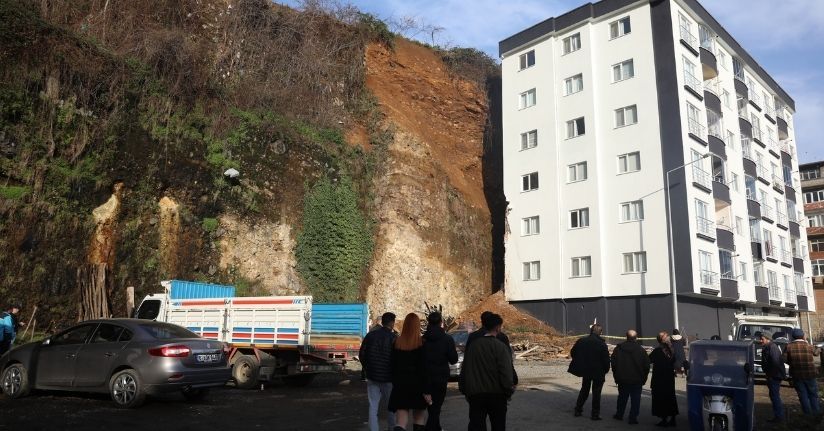 Trabzon'da heyelanda hasar gören 6 katlı bina boşaltıldı