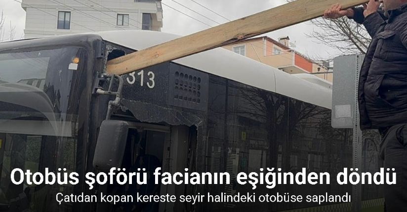 Çatıdan kopan kereste seyir halindeki otobüse saplandı