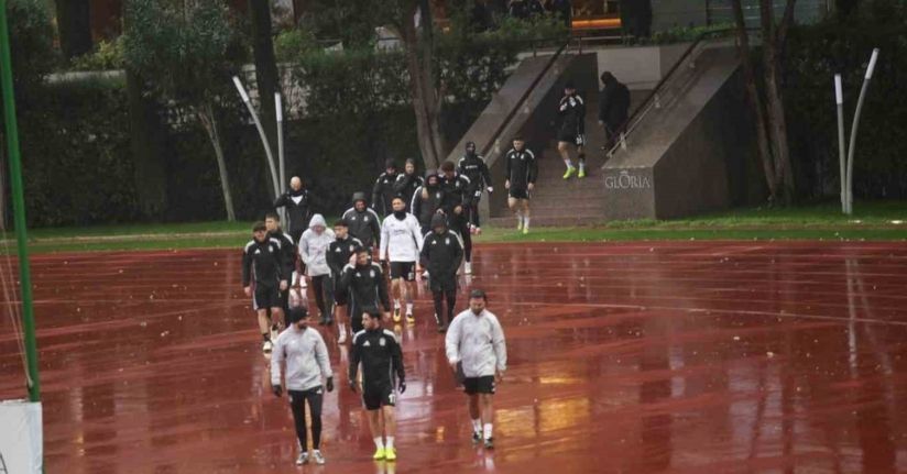 Beşiktaş, yoğun yağış ve rüzgar altında hazırlıklarına devam etti