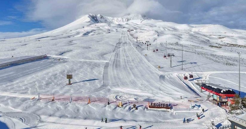 Kar yağışının ardından Erciyes’te kartpostallık görüntüler