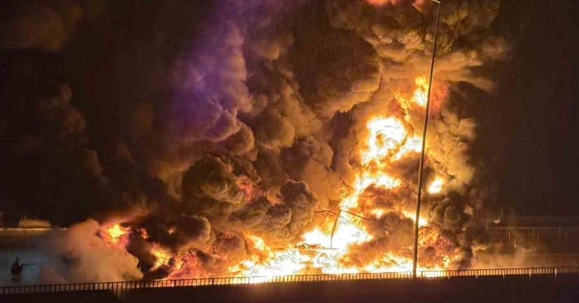 TAG Otoyolu’nda bebek bezi yüklü tır alev alev yandı
