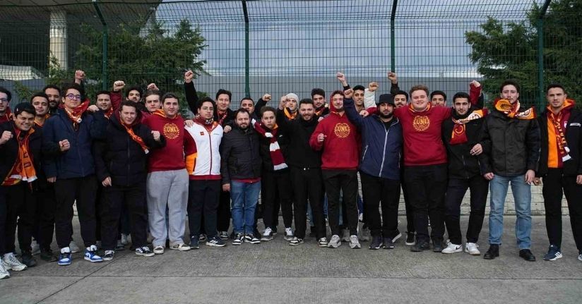 Galatasaraylı taraftarlar Süper Kupa finali için stada geldi