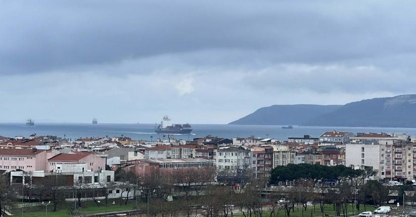 Çanakkale'de boğaz trafiği yeniden açıldı