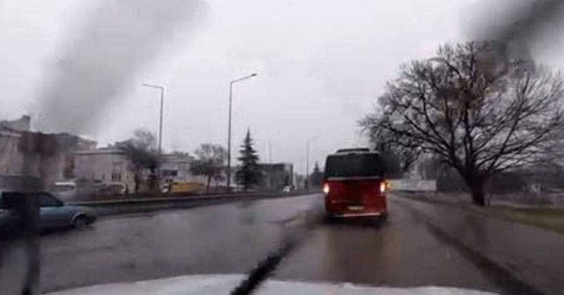 Yağış sonrası çevre yolu ’göle’ döndü, bazı araçlar yolda kaldı