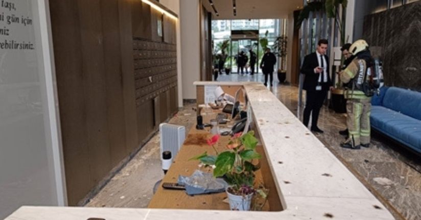 Zeytinburnu’nda siteye bırakılan kargo paketi patladı: 2 yaralı