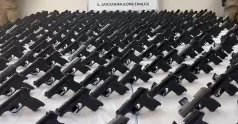 Antalya'da 393 ruhsatsız tabanca ele geçirildi: 2 gözaltı
