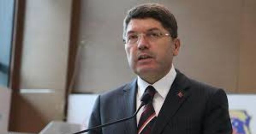Adalet Bakanı Tunç: Bayrak indirme olayıyla ilgili 14 kişi gözaltında
