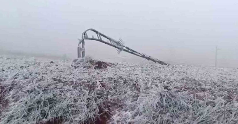 Tipi onlarca elektrik direğini yıktı, buzla kaplanan iletim hatları ekiplerce temizlendi