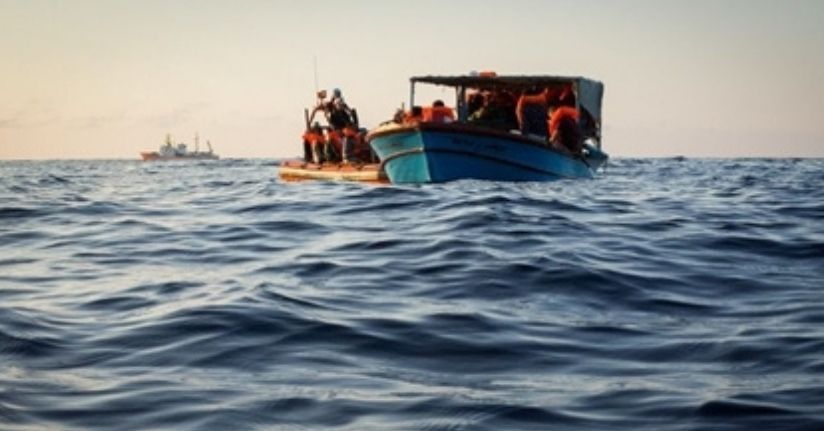 Akdeniz açıklarında göçmenleri taşıyan tekne battı: 50 ölü
