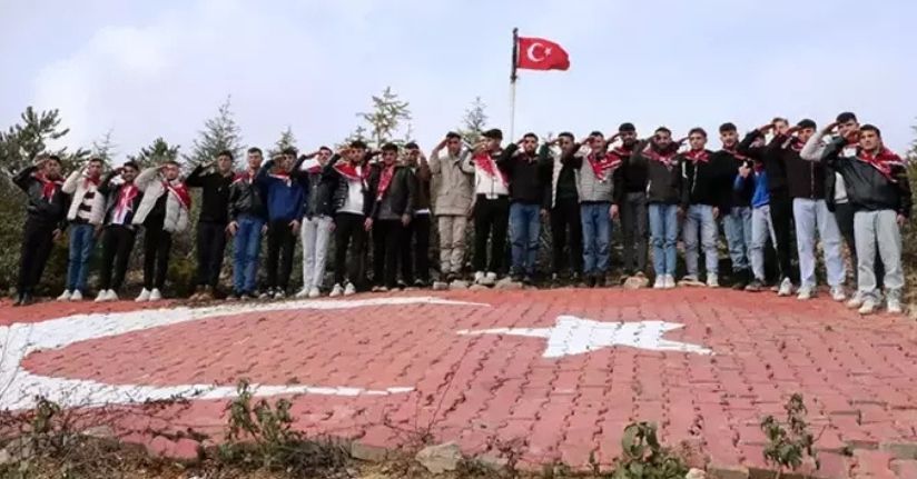 Asker adaylarının 'ilk bayrak nöbeti'