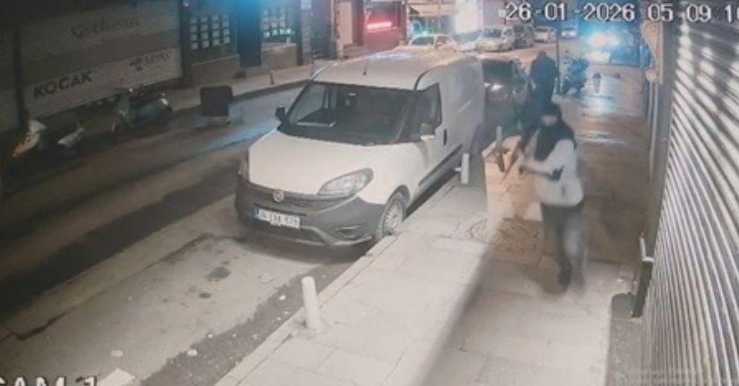 Kağıthane'de caddede kalaşnikoflu saldırı kamerada; 'İşi dayı lakaplı kişiden aldım'