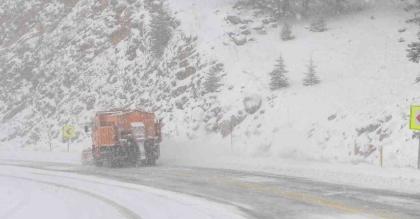 Antalya-Konya kara yolunda kar yağışı aralıklarla devam ediyor