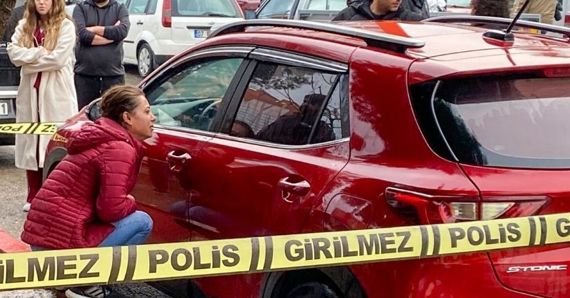 Eşinin ölü bulunduğu aracın camına vurup, 'Ne olur kalk aşkım' diyerek gözyaşı döktü