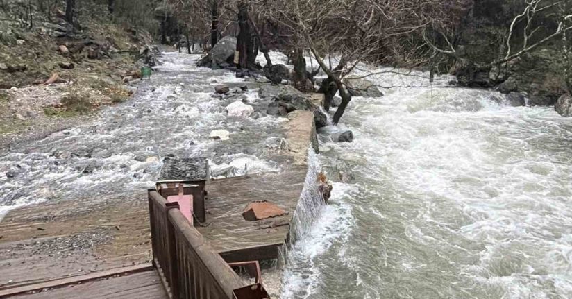 Kazdağların’da ani kar erimesi ve sağanak yağış nedeniyle dereler yataklarına sığmıyor