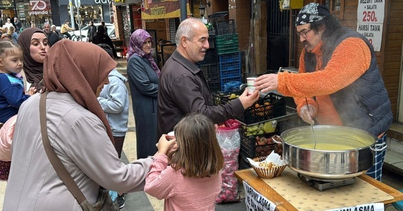 Her gün 200 bardak çorbayı ücretsiz dağıtıyor