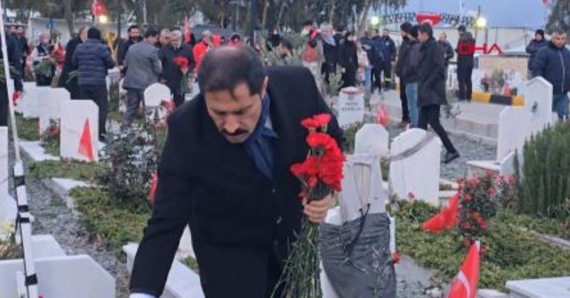 Hatay’da depremde hayatını kaybedenler, mezarları başında anıldı