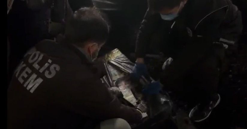 Kömür yüklü tırın dorsesinden binlerce kaçak ürün çıktı