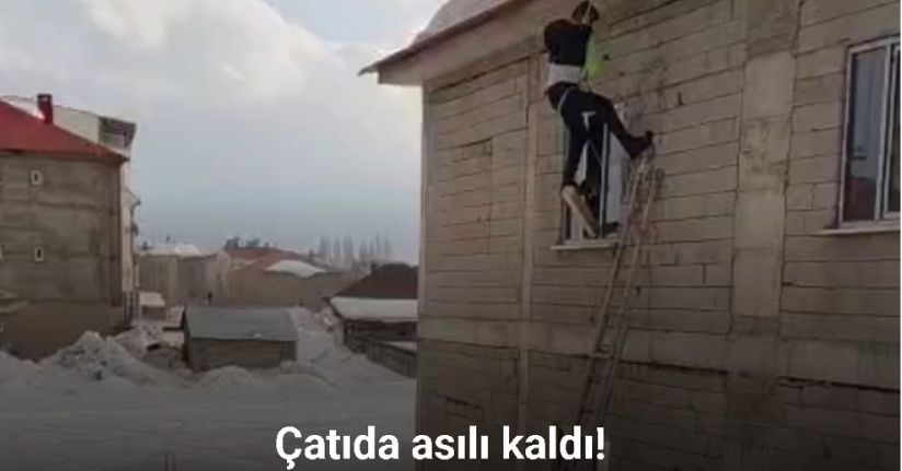Yüksekova’da yürekleri ağza getiren kaza: Çatıda asılı kalan vatandaş kurtarıldı