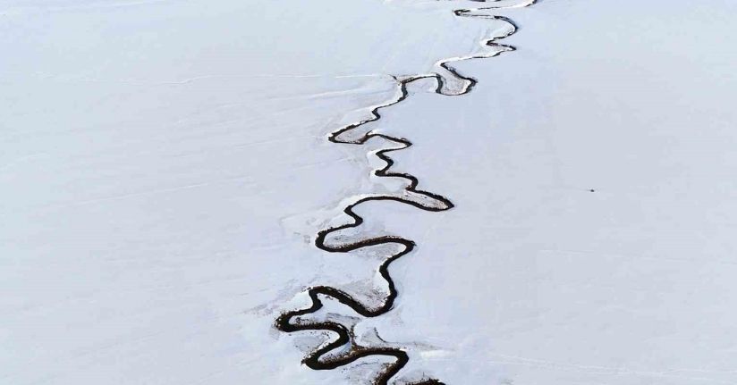 Kar altındaki menderesler güzel manzaralar oluşturuyor