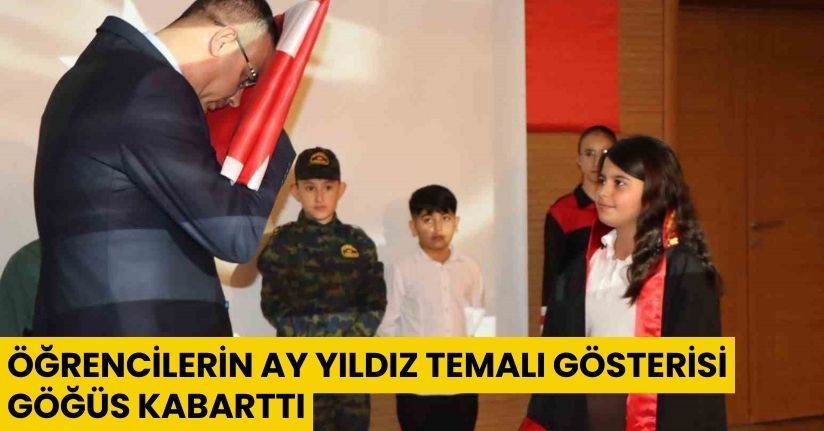 Öğrencilerin ay yıldız temalı gösterisi göğüs kabarttı