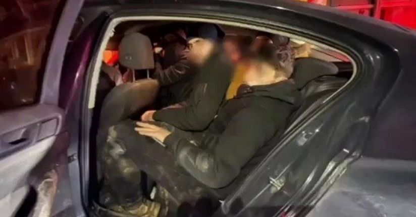 Otomobilin içinden 10 kaçak göçmen çıktı: 1 tutuklama