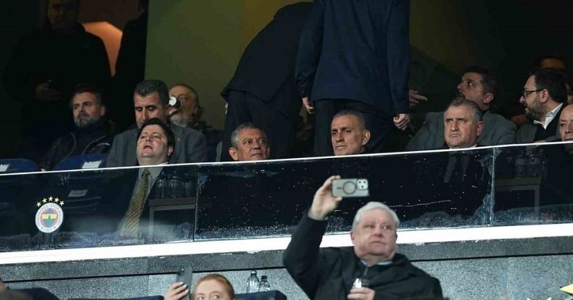 Bakan Bak, Fenerbahçe-Nottingham Forest maçını takip etti