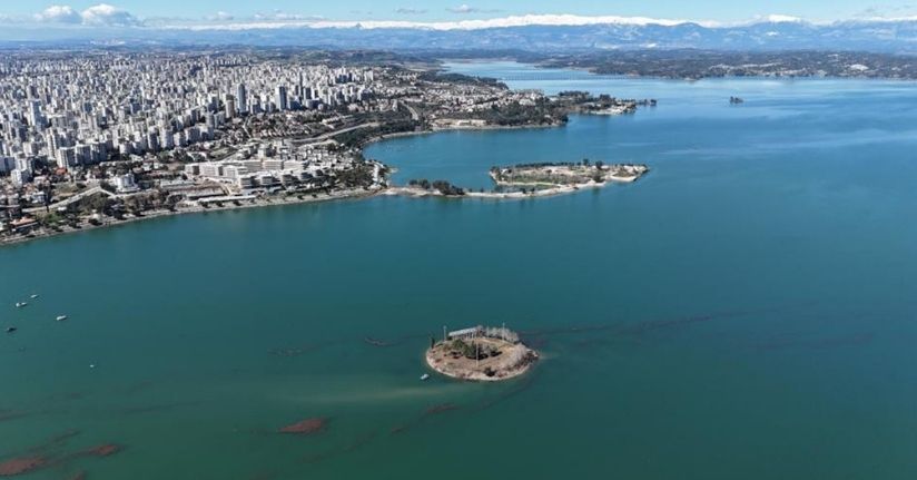 Adana’da gölde su seviyesi yükseldi, Sevgi Adası yolu kayboldu