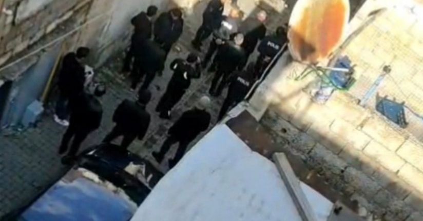 Hırsızlık için eve giren üvey kardeşin boğmaya çalıştığı kadın hastanede hayatını kaybetti