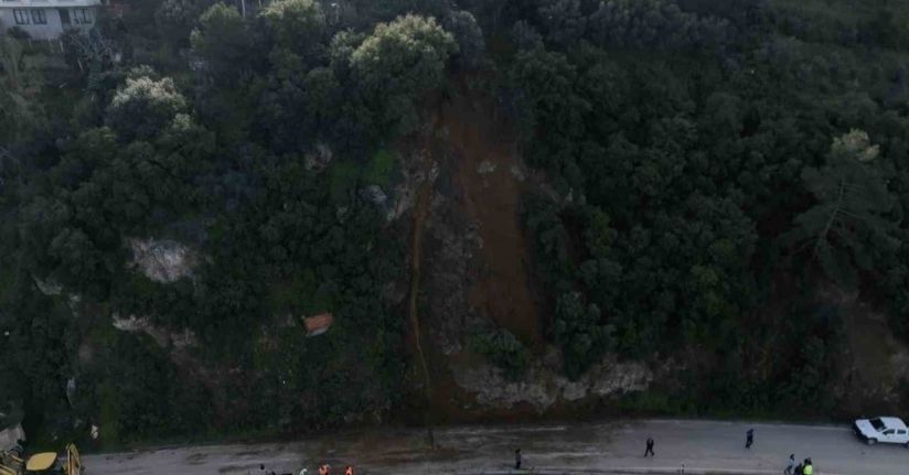 Bursa’da heyelan bölgesi temizlendi...Kayan bölge dron ile görüntülendi