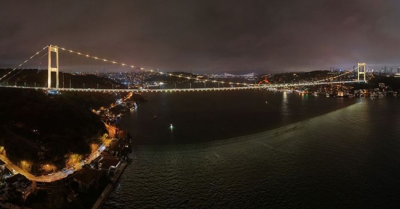 Fatih Sultan Mehmet Köprüsü kanser hastası çocuklar için sarıya büründü