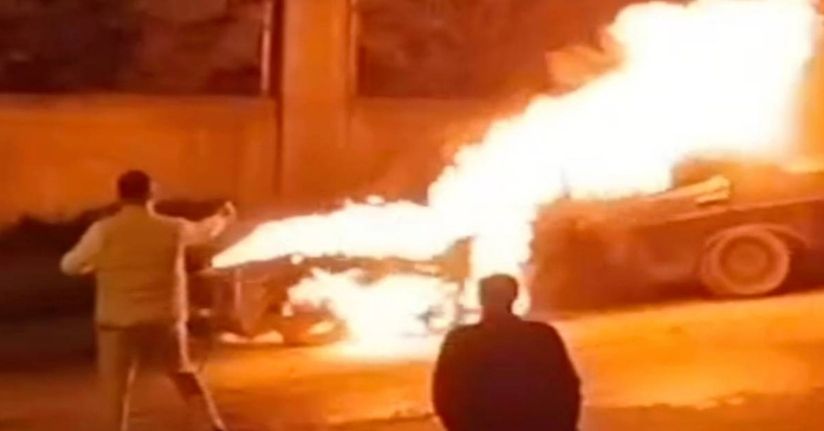 Tuzla’da park halindeki otomobil alev alev yandı