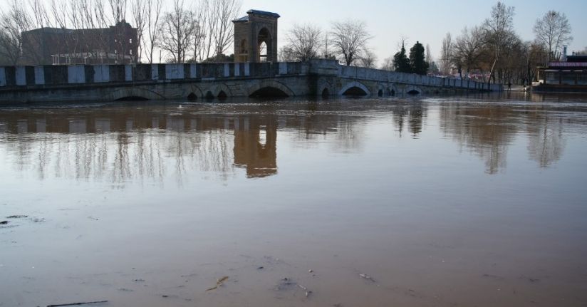 Meriç Nehri taştı, ovalar su altında kaldı
