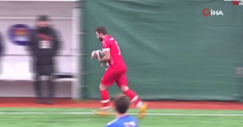 Maç esnasında top çarpan martıya kalp masajı yapıldı