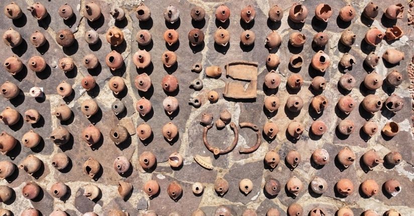 Aigai'da Demeter Tapınağı'nda 3 bin hydriskos gün yüzüne çıkarıldı