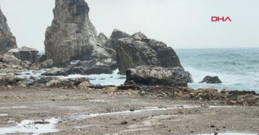 Amasra'da fırtına; dalga boyu 2 metreye ulaştı