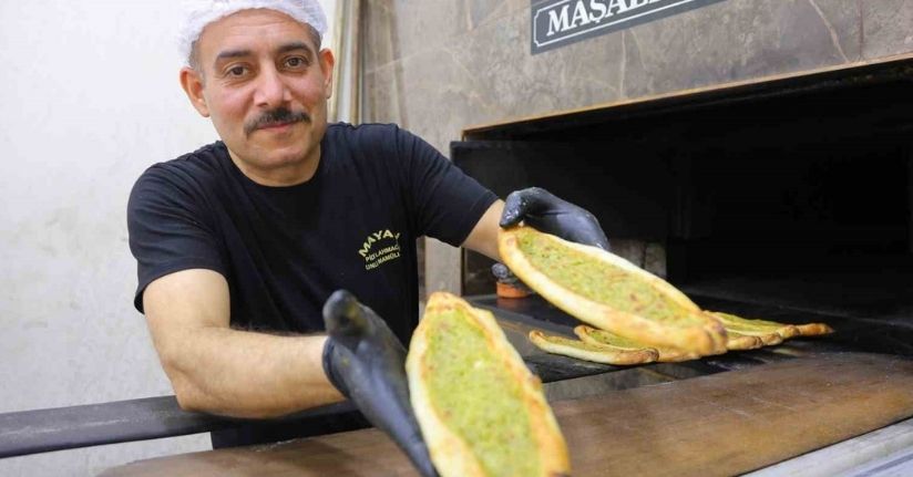 Kahramanmaraş’ta iftar sofralarının gözdesi: Fıstıklı börekKahramanmaraş’ta iftar sofralarının gözdesi: Fıstıklı börek