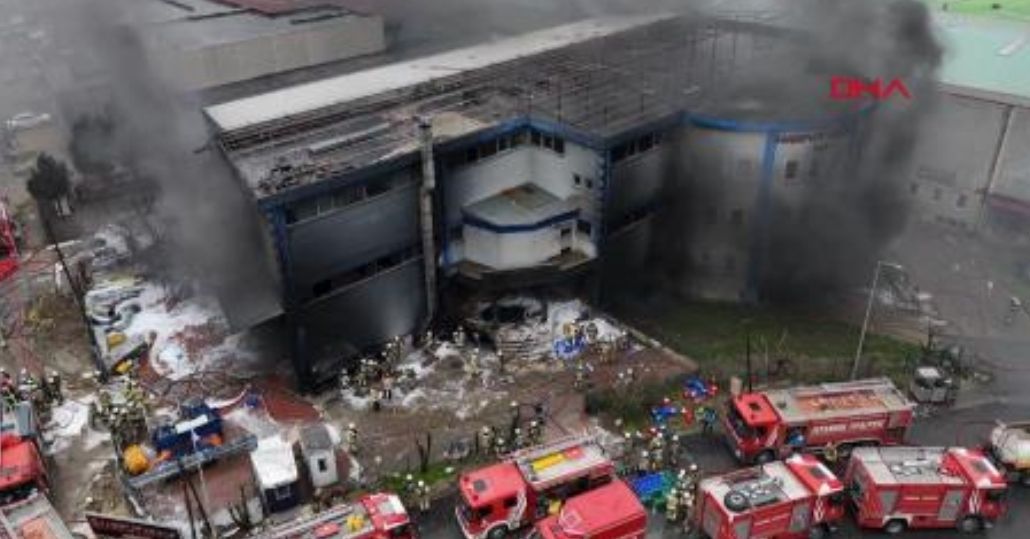 Silivri’de kauçuk fabrikasında yangın
