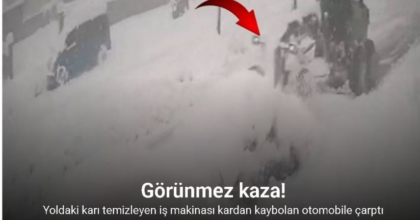 Yoldaki karı temizleyen iş makinası kardan kaybolan otomobile çarptı